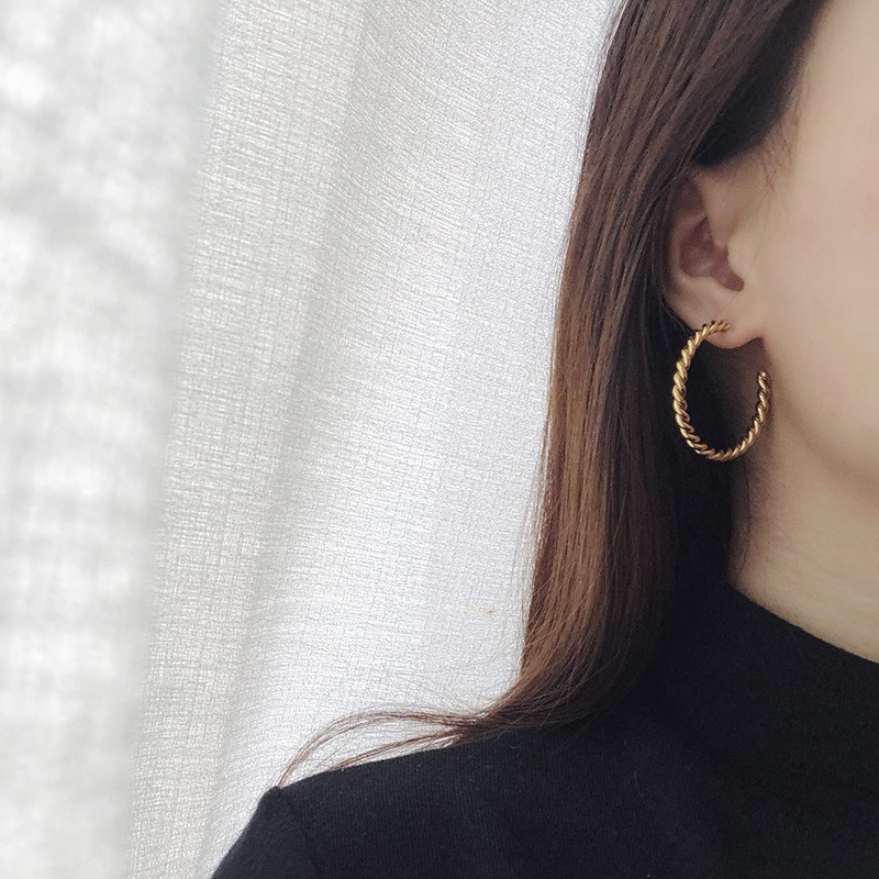 Bông tai titan dây thép xoắn tròn lớn không gỉ WE200402