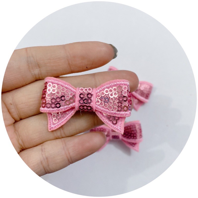 cặp tóc xinh xắn bé gái