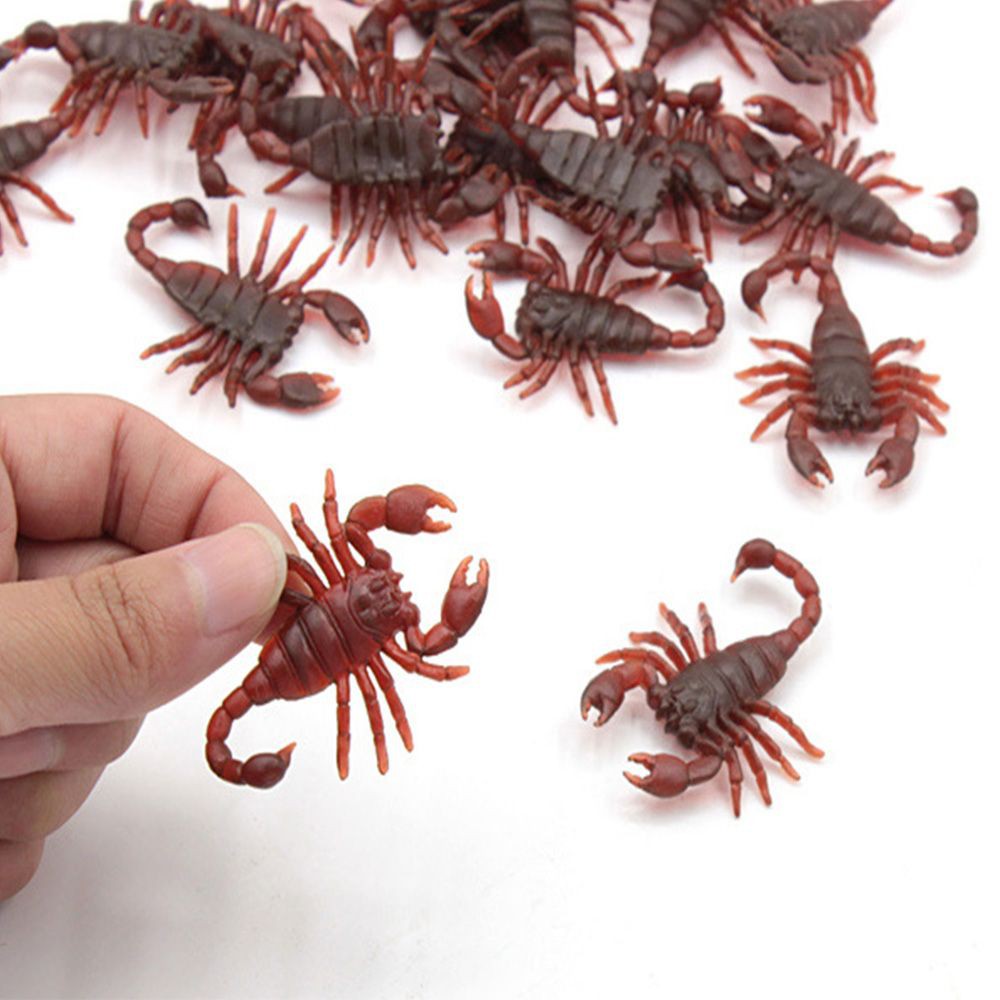 Mô hình con rết giả dùng để trang trí