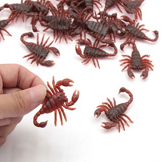 Mô hình con rết giả dùng để trang trí