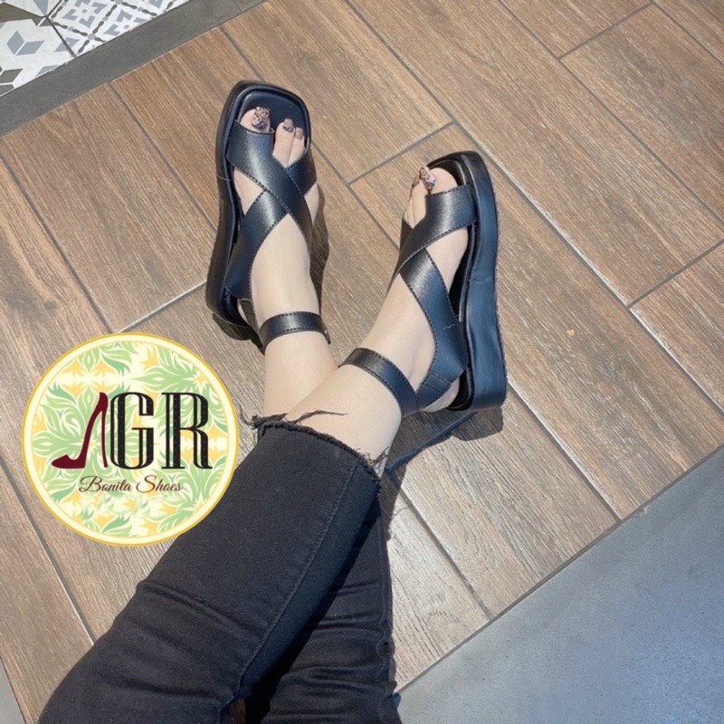 Dép sandal nữ quai chéo chất liệu cao su siêu bền lên chân thoải mái