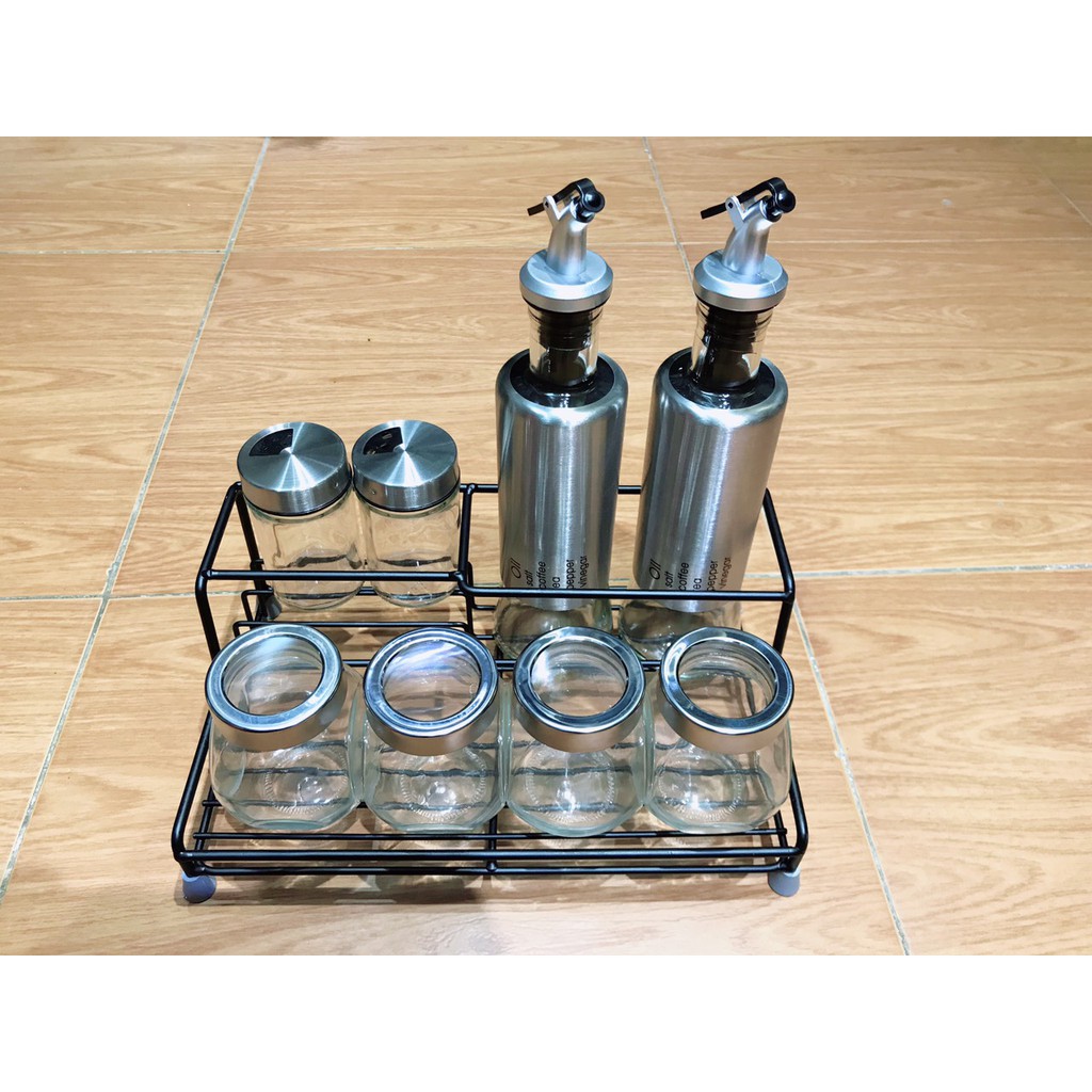 Trọn bộ, set kệ, giá đỡ gồm 8 món lọ, hũ, chai thủy tinh viền inox đựng gia vị, dầu, giấm, sang trọng,