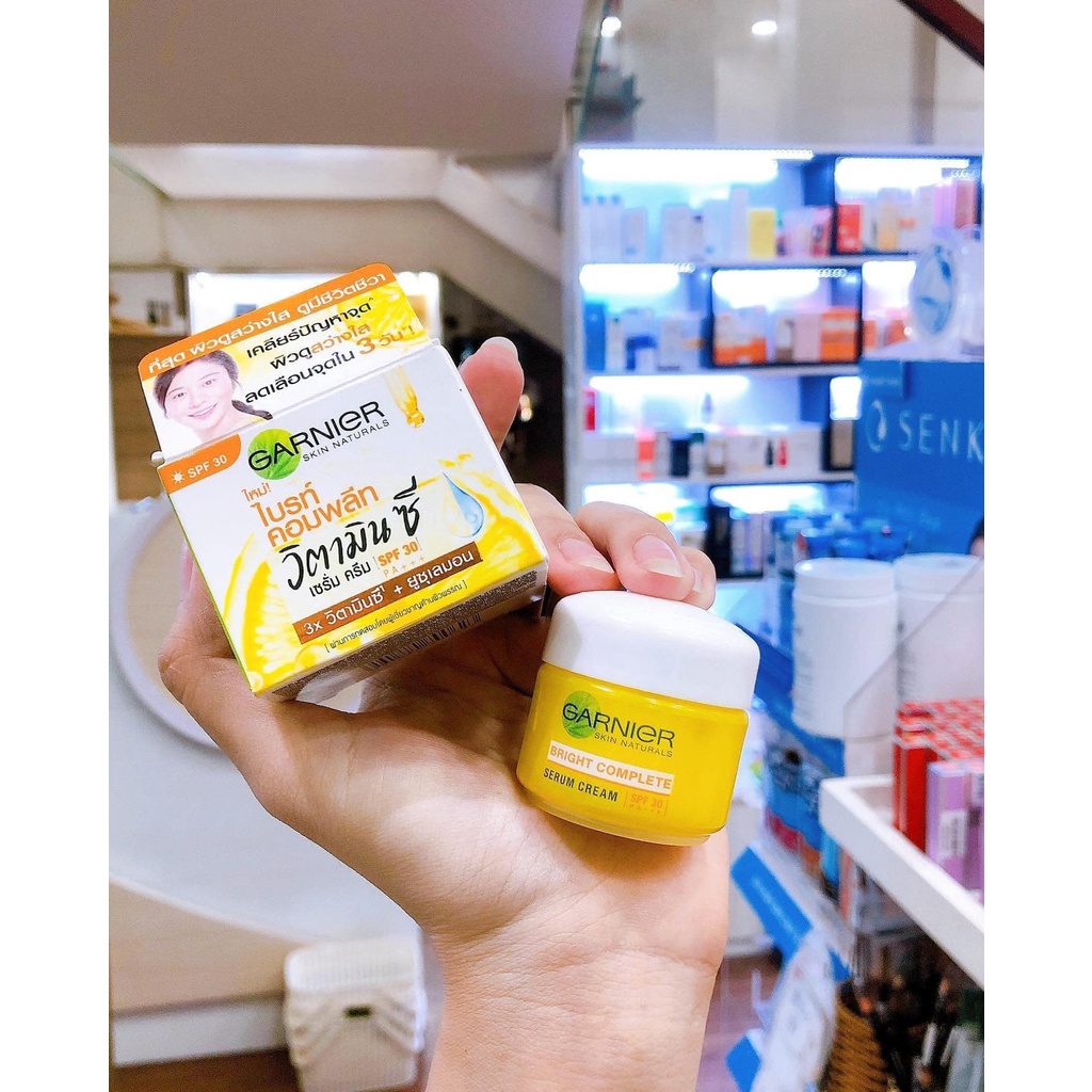 Kem Dưỡng Garnier Sáng Da Ban Ngày Light Complete Vitamin C Serum Cream SPF30 - 18ml