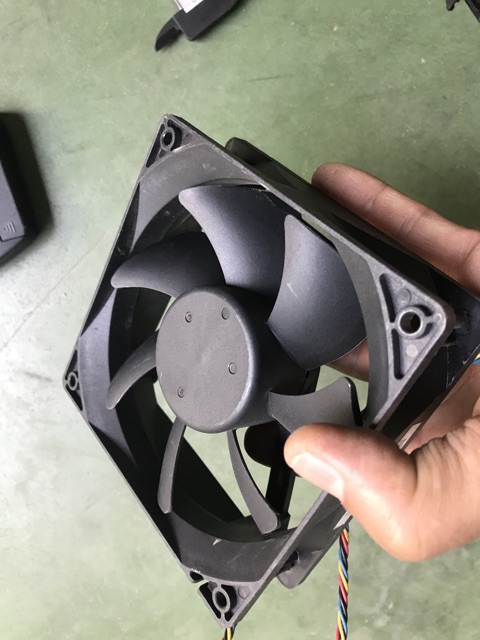 Quạt Delta vuông 12cm 12v tháo máy chủ