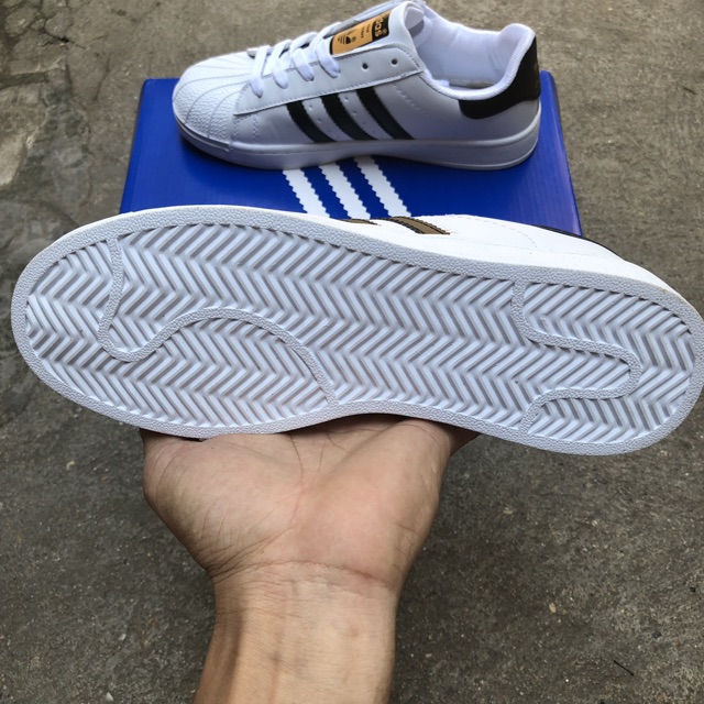 Giày thể thao mũi sò nam nữ.Tặng tất,hộp và dây giầy | BigBuy360 - bigbuy360.vn