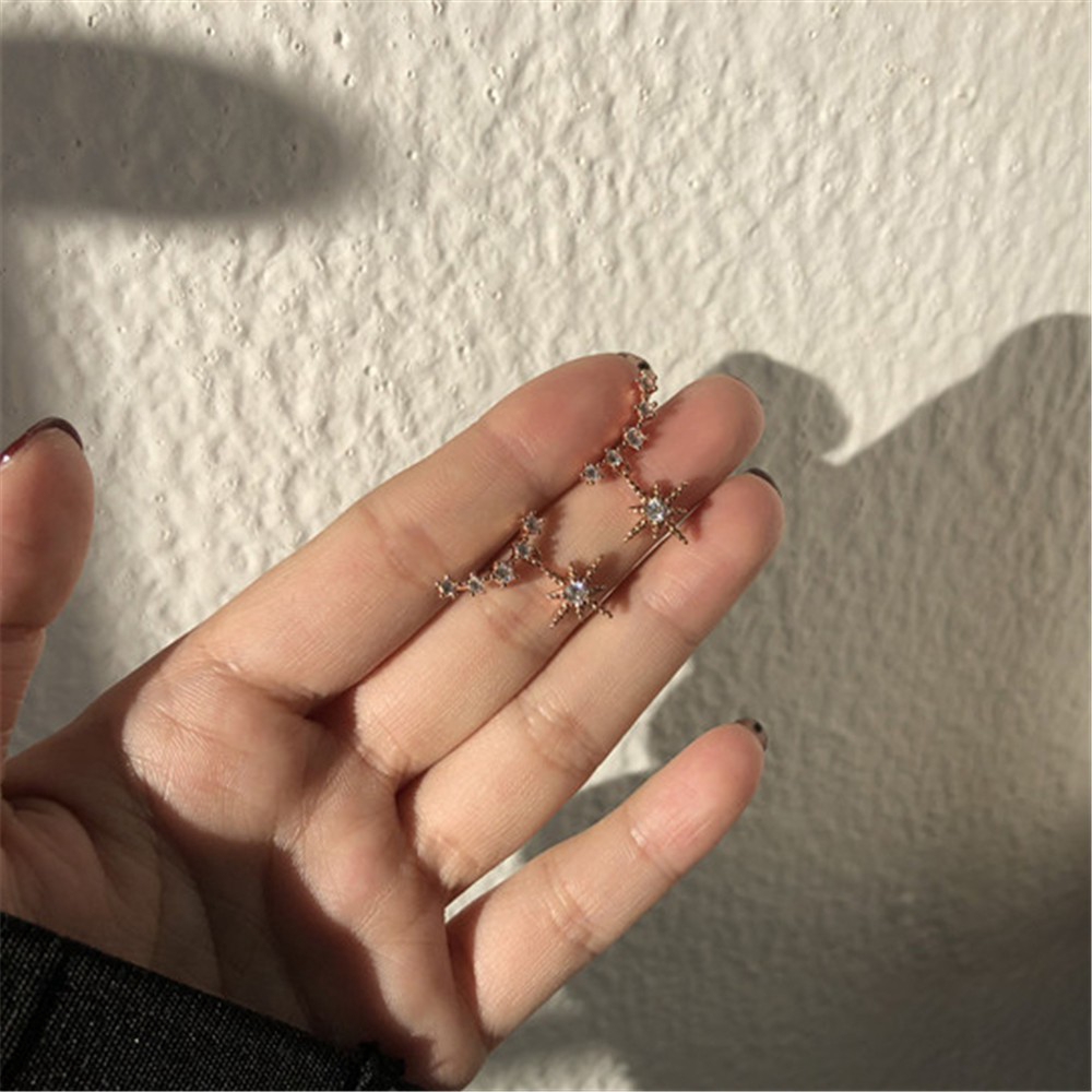 Khuyên tai hình ngôi sao đính đá phong cách Hàn Quốc sty