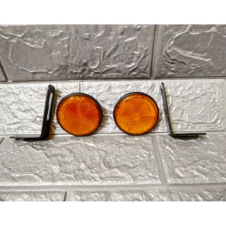 Mắt mèo phản quang sau pass lắp sau biển số