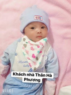 1 CHIẾC KHĂN YẾM TAM GIÁC CHO BÉ