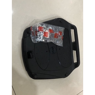Đế Thùng Givi MP70
