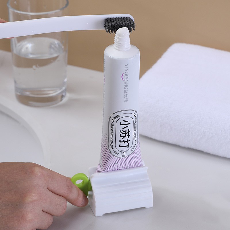 Dụng cụ lấy kem đánh răng tự động, Dụng cụ nhả kem đánh răng