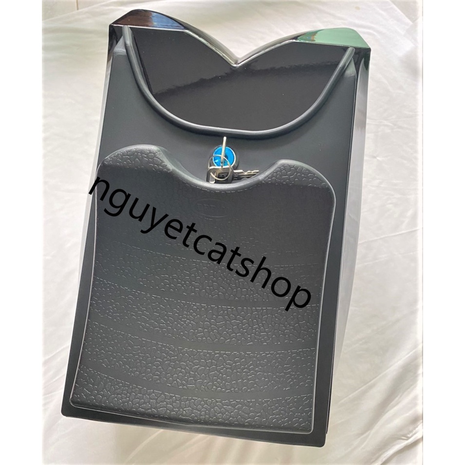 Thùng cốp giữa xe Dream