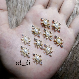 2 charm vàng nail đá + ngọc mã 93 .