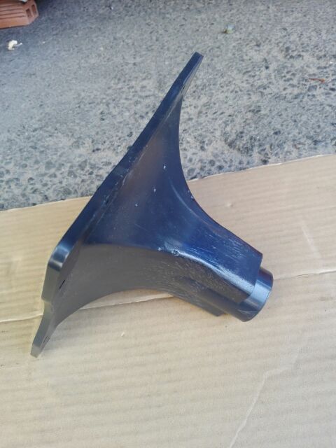 Họng nhựa miệng 19 cm vuông dùng cho củ treble còi 350 -450 giá 1 cái 80k