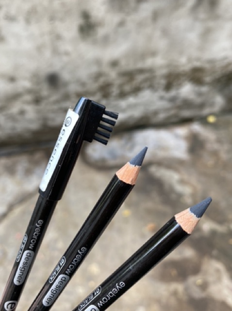 Chì kẻ chân mày Essence màu đen tuyền.  Made in Gẻmany _ xách tay từ Đức . | BigBuy360 - bigbuy360.vn