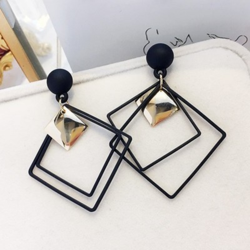 Khuyên tai kim loại cutout hình vuông đơn giản phong cách hàn quốc.