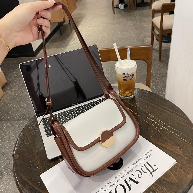 TÚI ĐEO VINTAGER VIỀN NÂU KHOÁ TRÒN