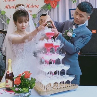 Tháp ly đám cưới TL111