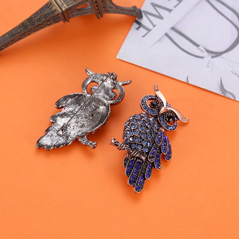 Fashionable Stone Brooch