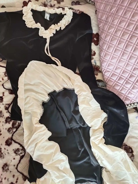 Váy nhung dáng dài xoè cổ bèo nơ vintage