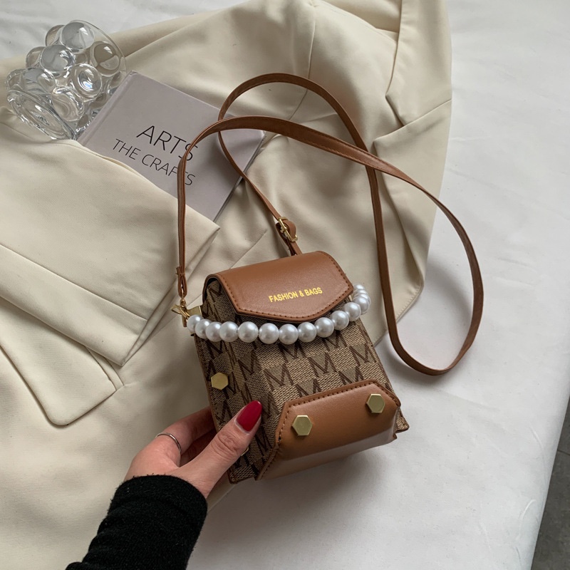 Túi đeo vai đựng điện thoại hình vuông đính ngọc trai thời trang mùa thu 2021