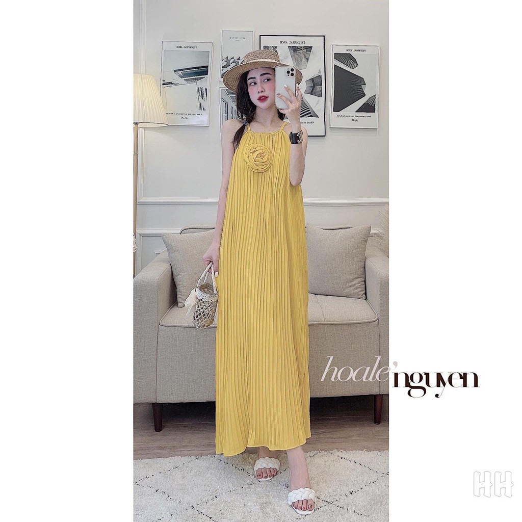 Váy maxi yếm hoa cài dập ly về hàng xinh lắm | BigBuy360 - bigbuy360.vn