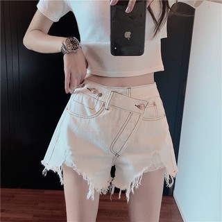 Quần short jean cài nút lệch cá tính