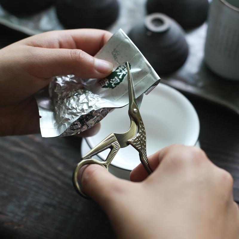 Kéo cắt chỉ thiết kế hình chim hạc cổ điển độc đáo