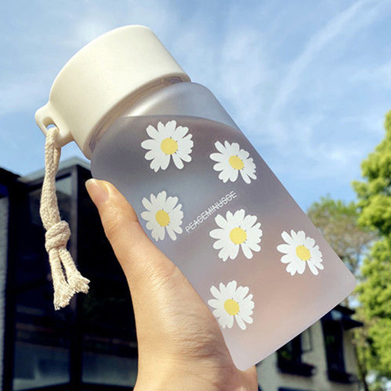 Bình Nước 480ml Họa Tiết Hoa Cúc Tiện Dụng Khi Đi Ra Ngoài