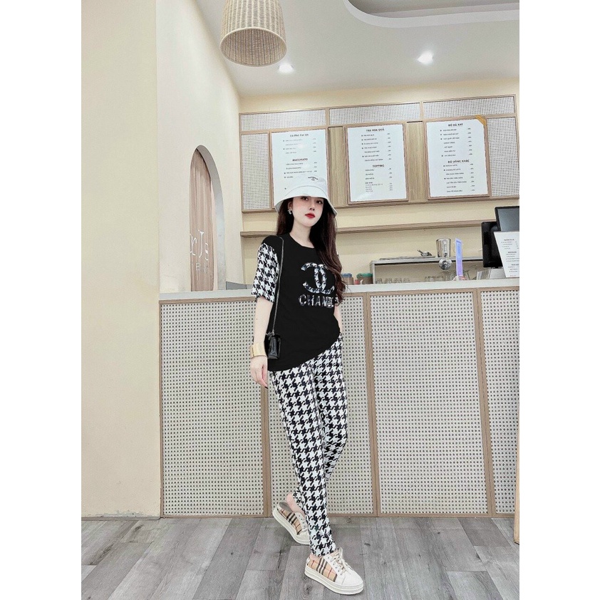 Đô bộ thun form rộng họa tiết đắp chữ C