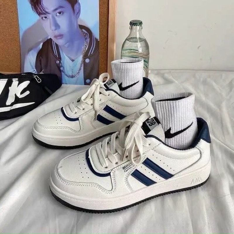 Giày sneaker thể thao sọc chéo hai màu xanh nâu