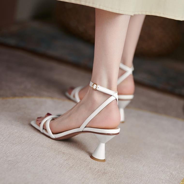 Giày Sandal DILY Phối Dây Thời Trang Gót Độc Đáo Cao 5cm_AA0251 LaT