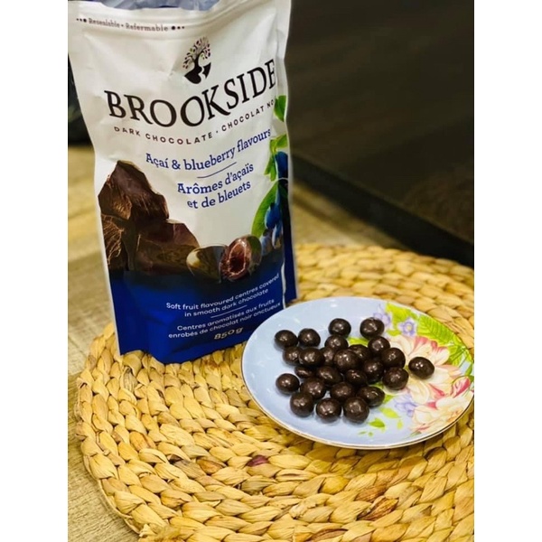 Kẹo Socola Đắng Nhân Việt Quất Brookside.