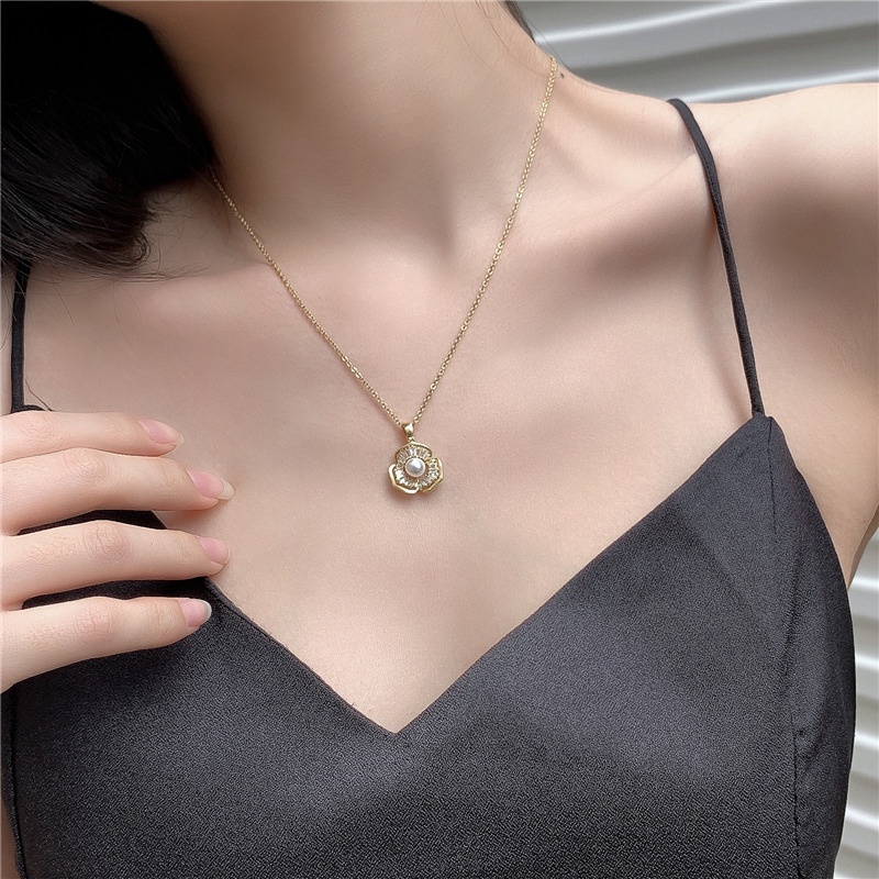 Dây Chuyền Thép Titan Mặt Hoa Đính Ngọc Trai Thời Trang Hàn Quốc