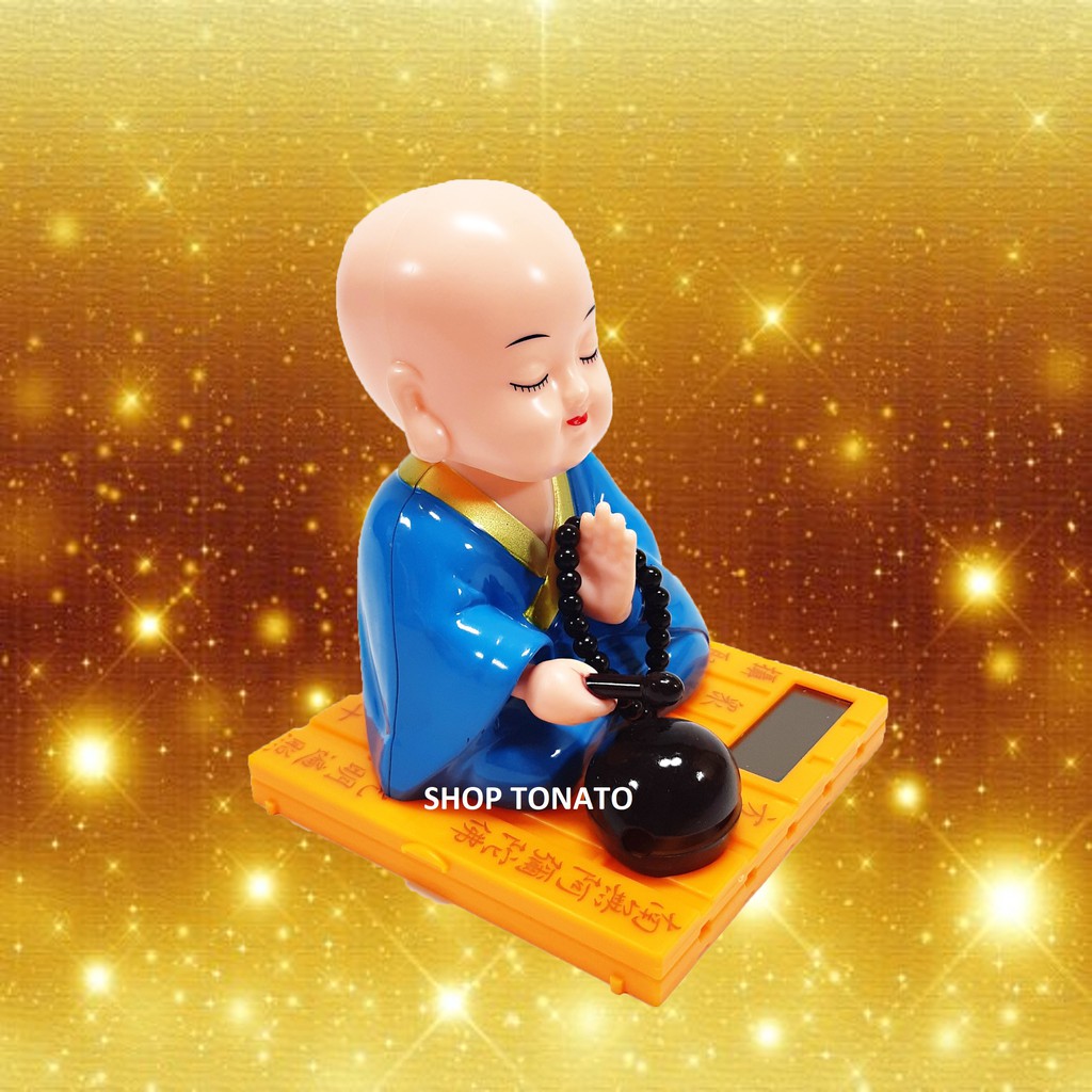 TƯỢNG CHÚ TIỂU LẮC ĐẦU TRANG TRÍ XE Ô TÔ SỬ DỤNG NĂNG LƯỢNG MẶT TRỜI GÕ MÕ TỤNG KINH CAO 9CM,11CM | BigBuy360 - bigbuy360.vn