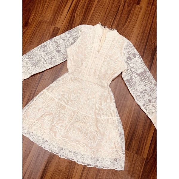 G11-đầm ren Nude xoè
