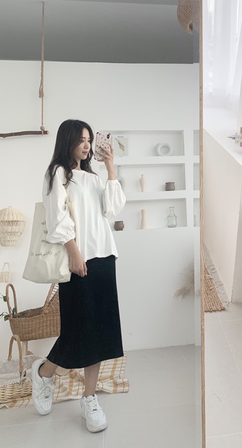 Chân váy midi cotton đen xẻ tà sau