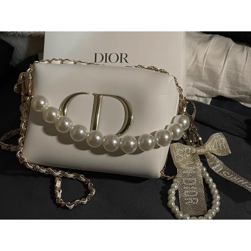 Gift vip dior trắng