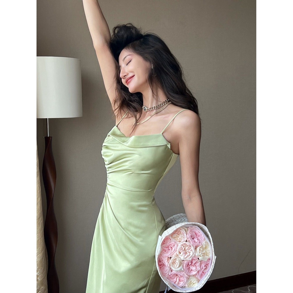 Đầm Dài Hai Dây Bằng Lụa Satin Lấp Lánh Màu Xanh Lá Tinh Tế Thiết Kế Bất Đối Xứng