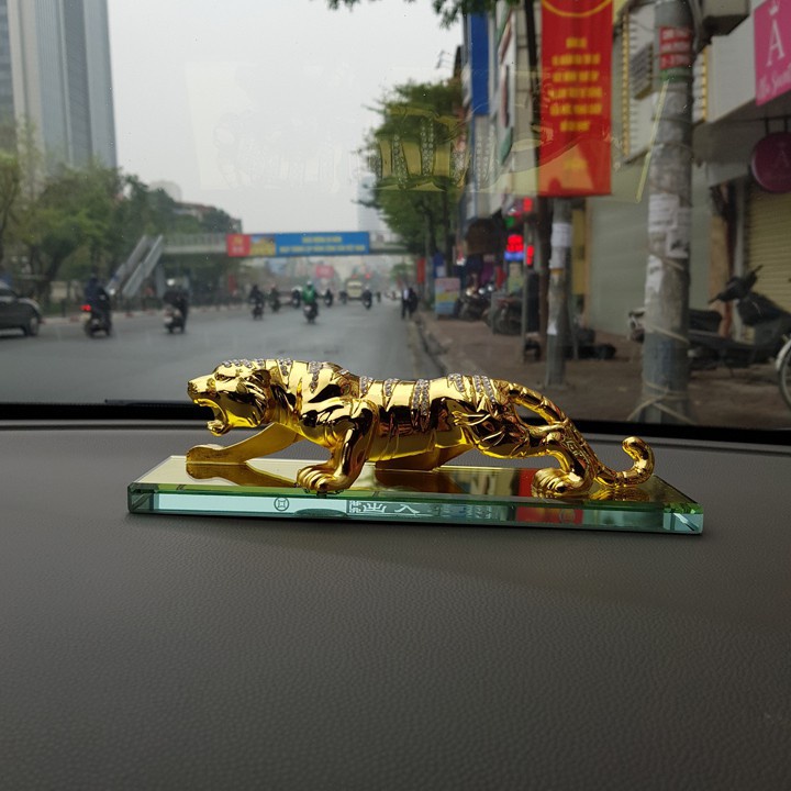 Tượng hổ đính đá trang trí Taplo Xe hơi  biểu tượng của quyền uy Thuận phong thủy, thêm thuận lợi, suôn sẻ và may mắn