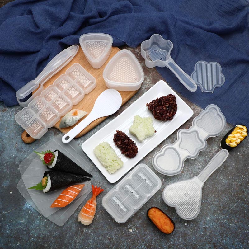 Bộ Khuôn Làm Cơm Nắm Kèm 5 Khuôn Làm Sushi Nhật Bản Tiện Dụng