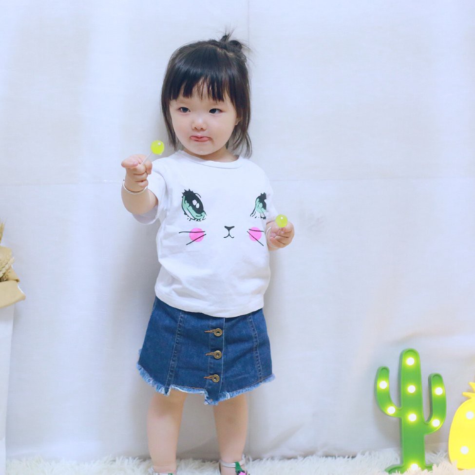 Áo thun cotton ngắn tay cổ tròn họa tiết mắt mèo đáng yêu dành cho bé