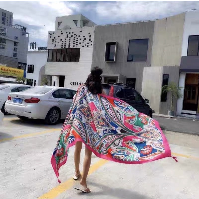 Khăn choàng cổ in hoa văn màu hồng size 90x180cm