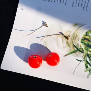 Bông tai quả cherry đỏ mọng