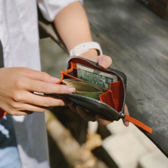 Ví da bò thật Goodie khoá kéo YKK bền mượt - Thiết kế chính hãng từ Lemont.