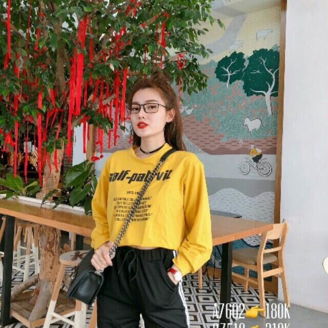 [Mã FAMARAL2 giảm 10K đơn 50K] Áo croptop tay dài form rộng trẻ trung S.A.L.F