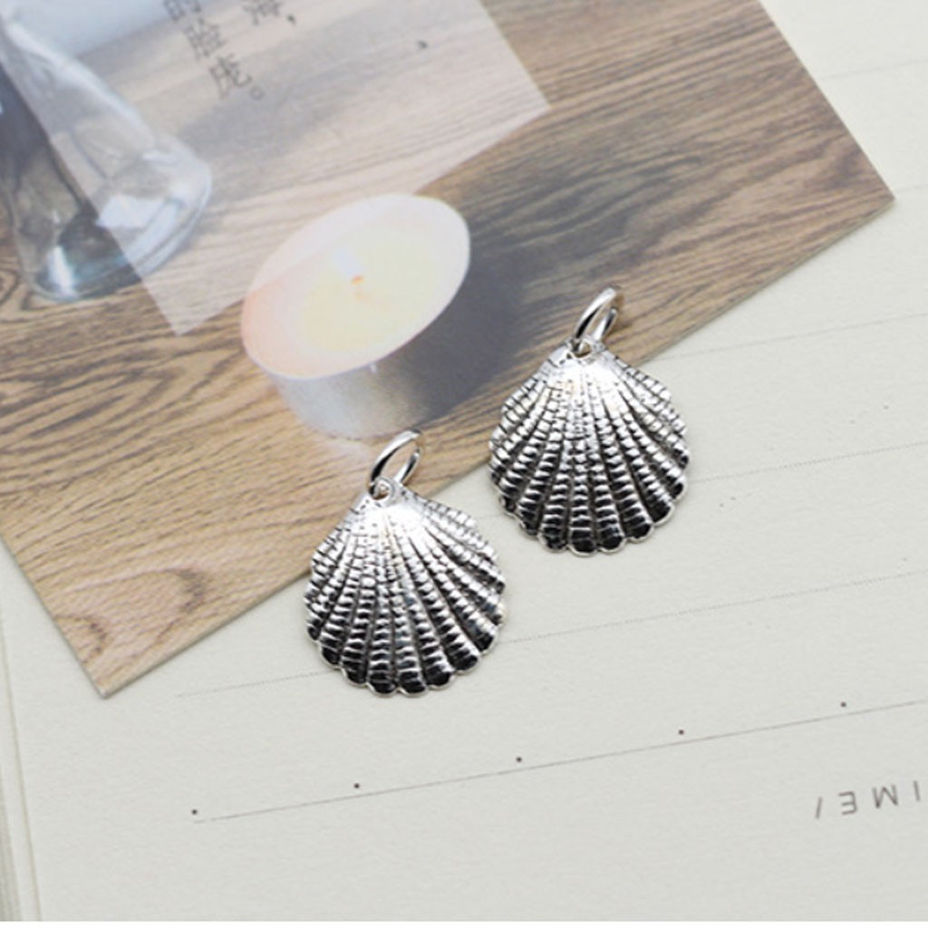 Charm bạc hình vỏ sò