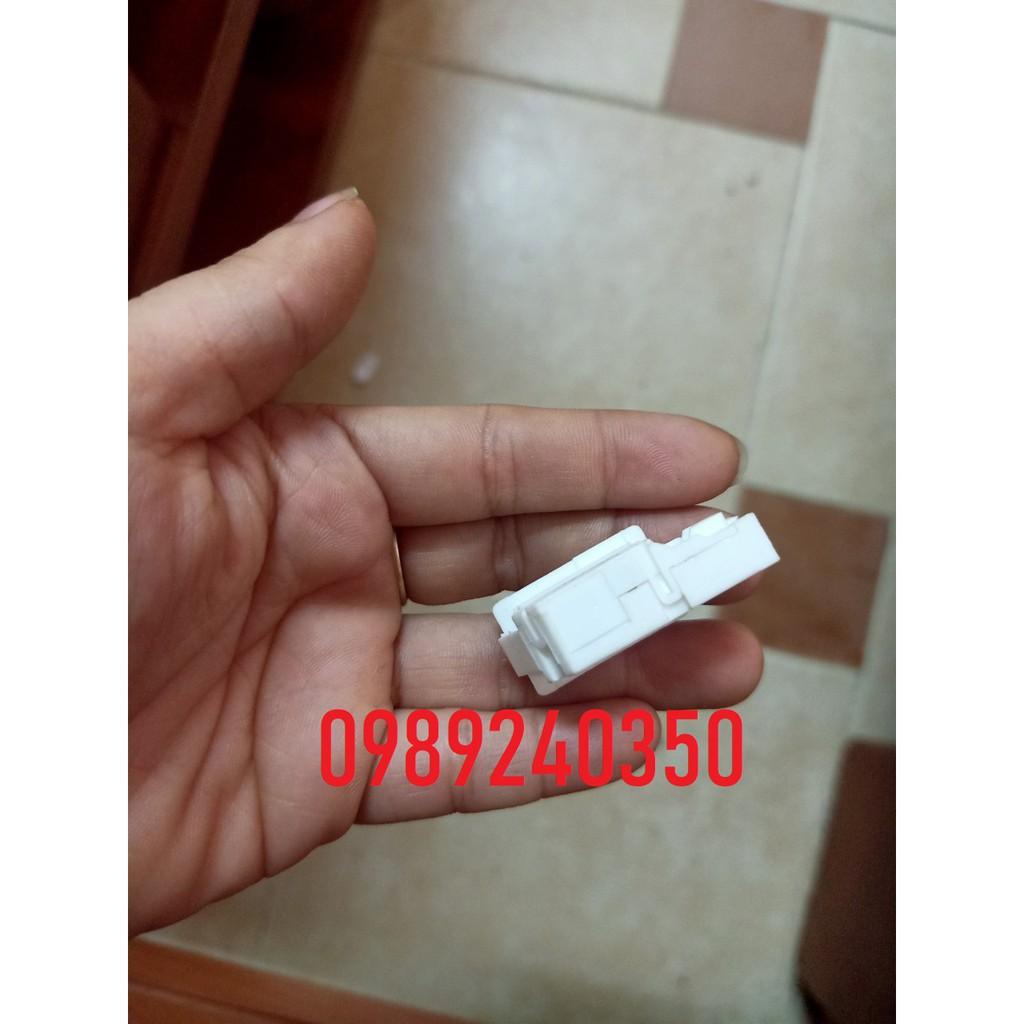 Công tắc cửa tủ lạnh 3 chân loại cài