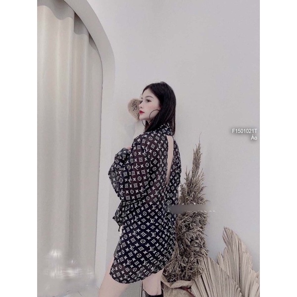 Áo sơ mi from dài xẻ lưng
