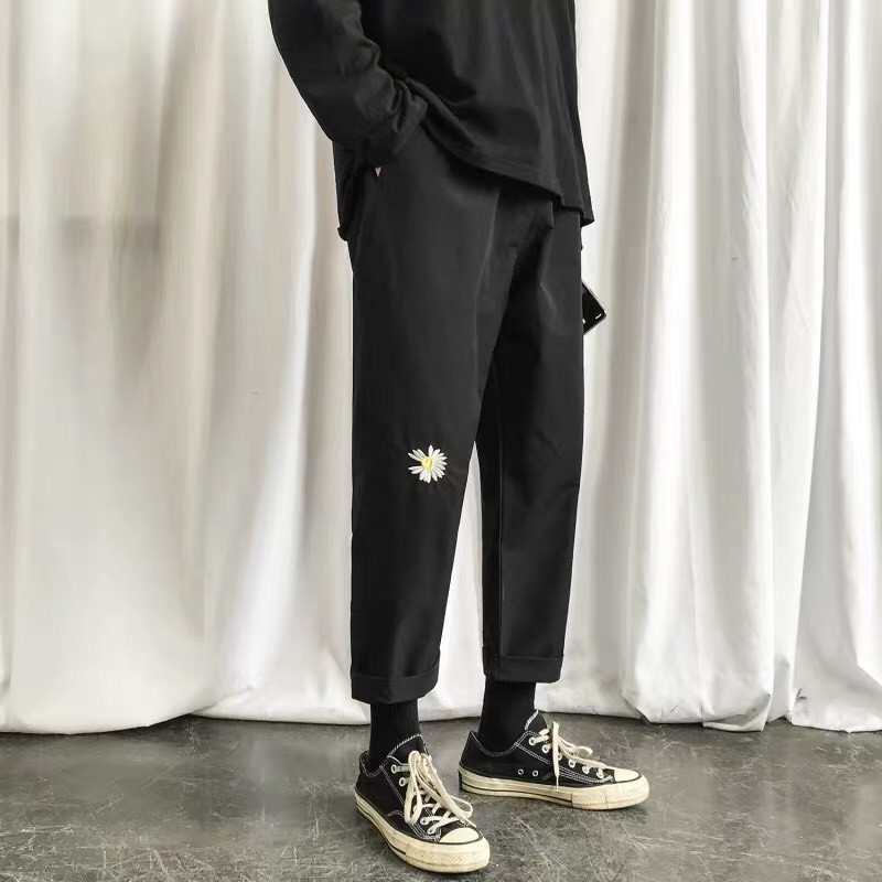 Quần baggy kaki ống suông unisex Thêu hoa cúc, nam nữ ullzang WIND | BigBuy360 - bigbuy360.vn