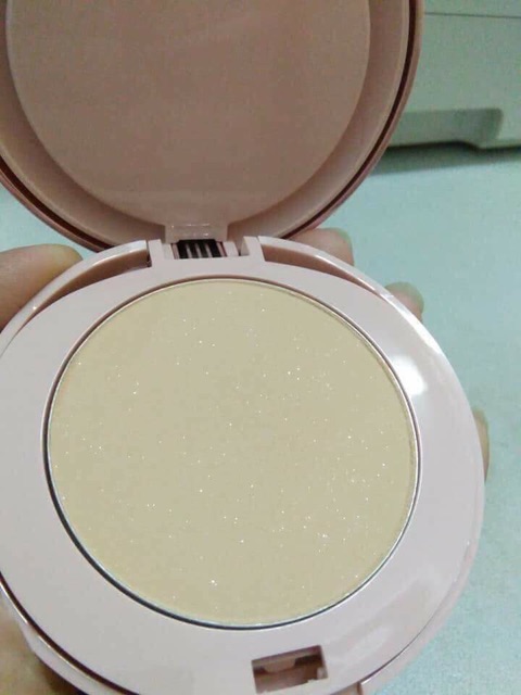 Phấn phủ 2 tầng trắng- có nhũ glamor bright xuất xứ thái lan